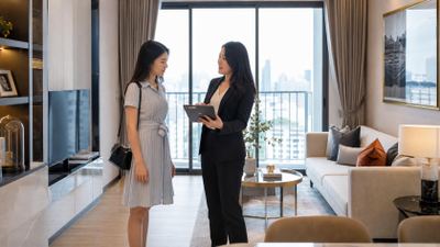 foreigner discussing condo rent terms in Thailand