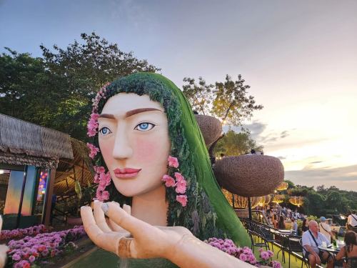 3 Mermaids Cafe & Restaurant